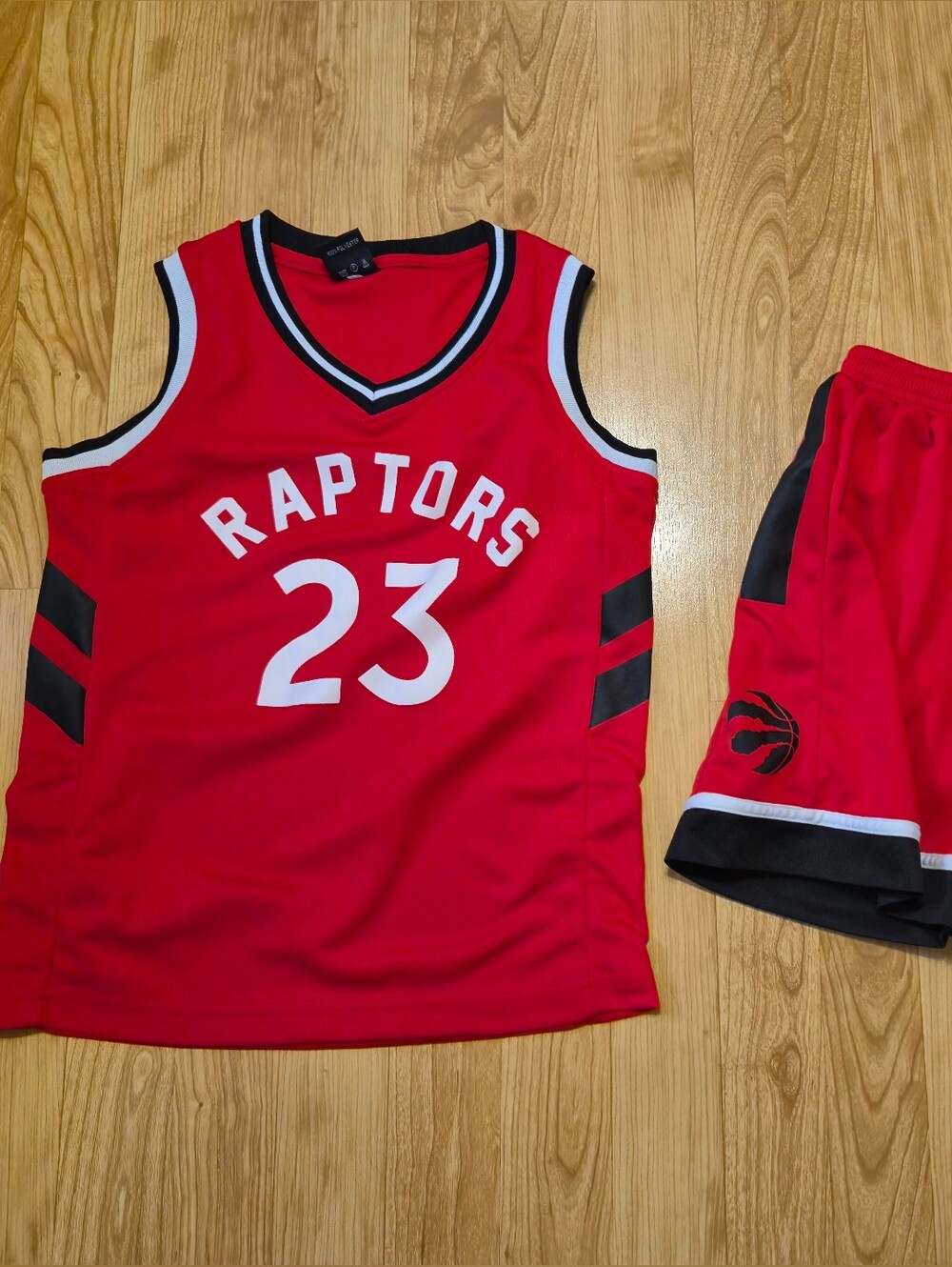 Toronto Raptors Red Basketball Shirt And Shorts - Vanvleet #23